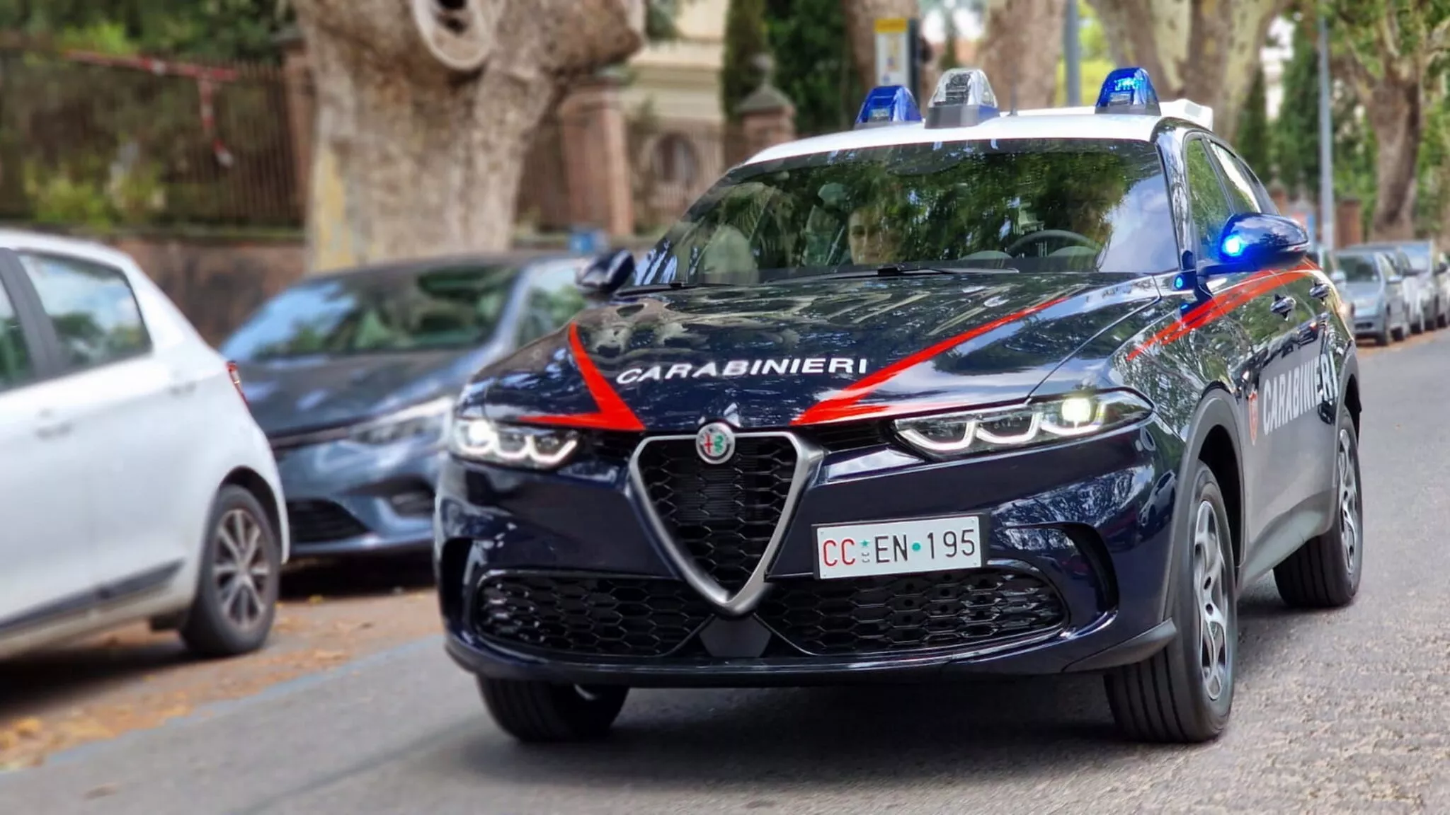Alfa-Romeo-Tonale-Carabinieri-policie-italie-jizda