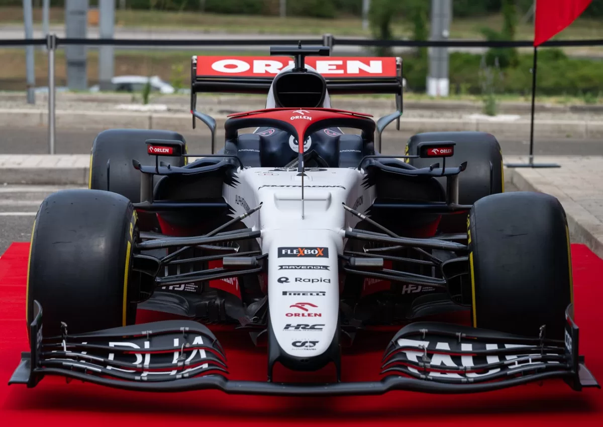 Formule_1-Scuderia_AlphaTauri-ORLEN_Benzina