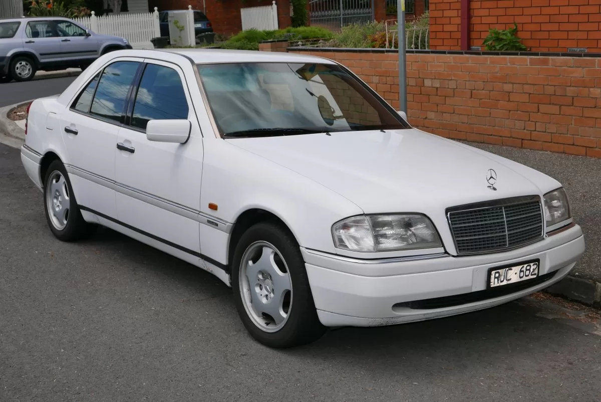 1994_Mercedes-Benz_C_220_W_202