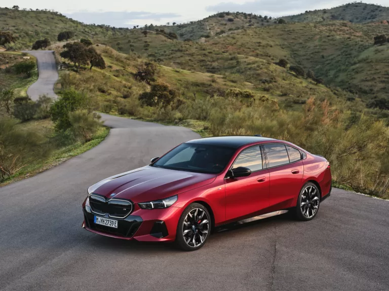Prodej nového BMW řady 5 startuje zítra. Základní cena se vejde do 1,5 milionu korun