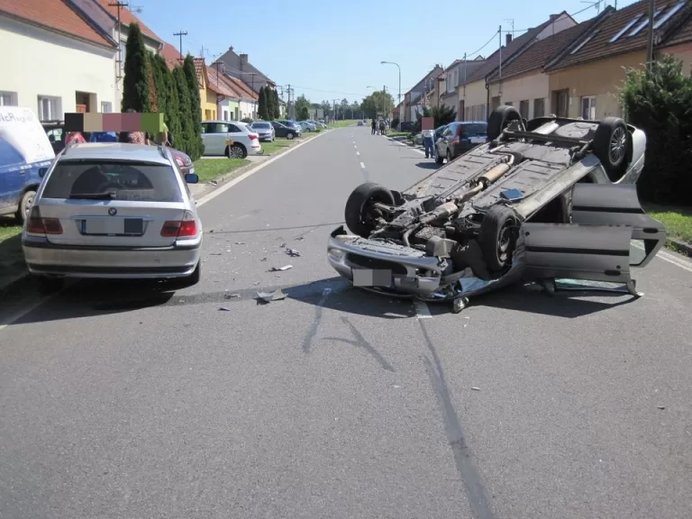 Počet nehod na silnicích stagnuje, roste ovšem výše škody. Je nejvyšší za poslední 4 roky