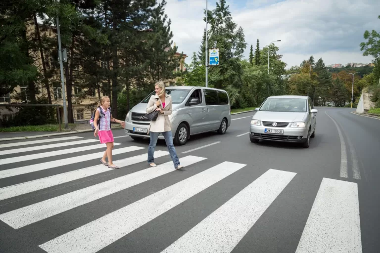 Státní fond dopravní infrastruktury se dlouhodobě podílí na zvyšování bezpečnosti chodců a cyklistů na silnicích. V roce 2024 podpoří 76 projektů