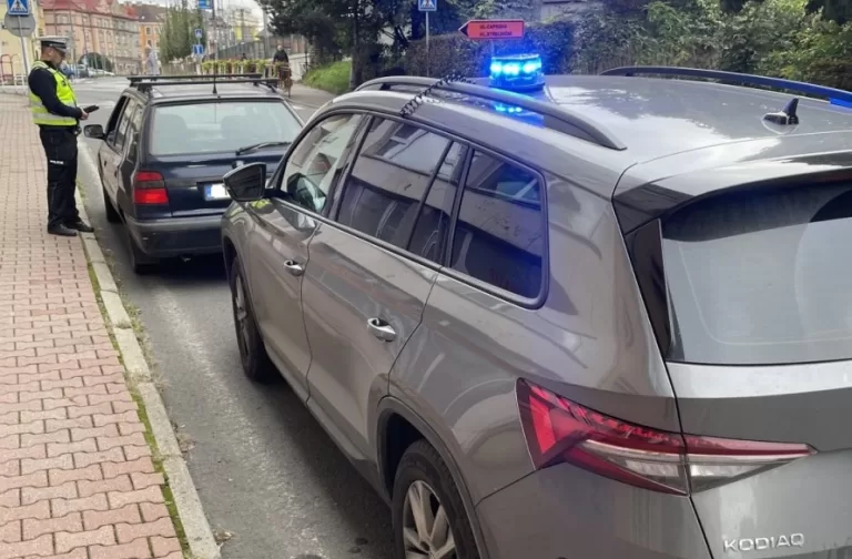 Policisté zkontrolovali seniora v autoškole. 69letý žák nadýchal 1,3 promile