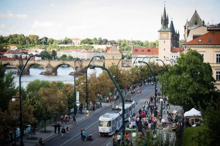 Poplatek za vjezd do centra Prahy by měl být 200 Kč. Opatření ná zlepšit parkování i život