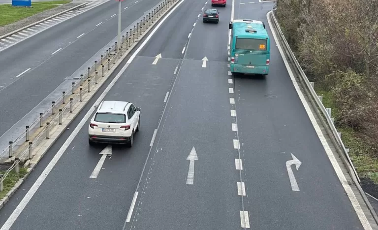 Ze Strakonické zmizí omezení rychlosti na 50 km/h. Místo přechodu tam bude podchod