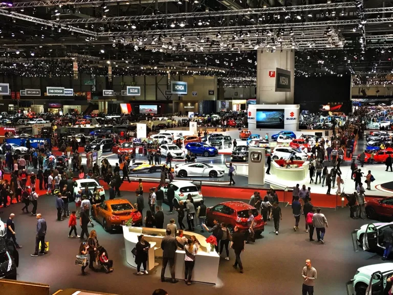 Chystaný ženevský autosalon má problém. Velké automobilky od něj dávají ruce pryč