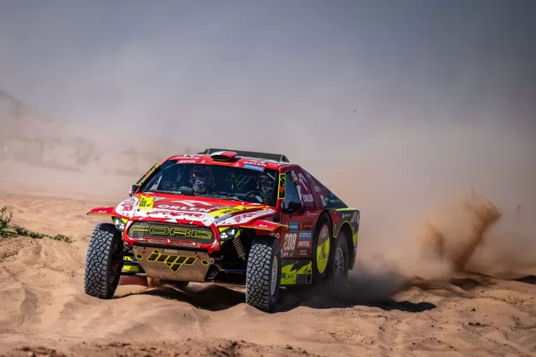 Rallye Dakar 2024 po 5. etapě: V náročných dunách páté etapy se Prokop posouvá na dvanácté místo celkově