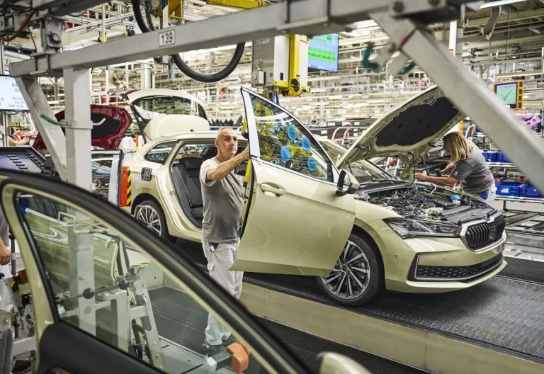 Škoda Auto vyrobila v roce 2023 ve všech továrnách po celém světě více než 888 tisíc vozů