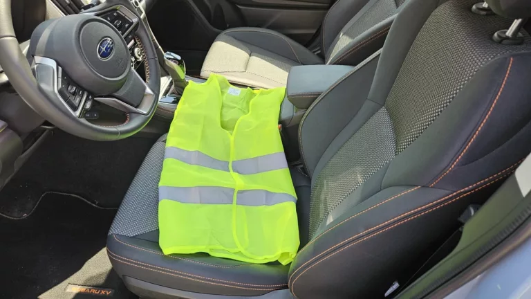 Německý autoklub varuje před nekvalitními reflexními vestami. Řada z těch prodávaných vůbec nefunguje