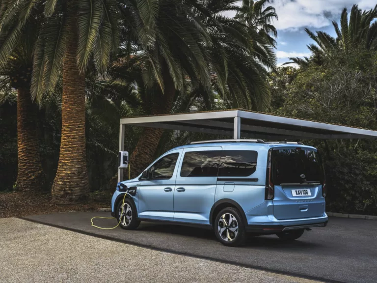 Ford Tourneo Connect můžete pořídit i s novým pohonným ústrojím. Nově je v nabídce také jako plug-in hybrid