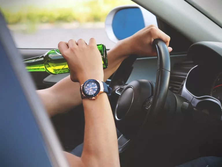 Pozor na alkohol za volantem. V Polsku vám za řízení v opilosti mohou natrvalo zabavit auto