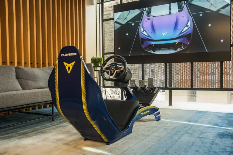 CUPRA představuje závodní herní simulátor Playseat PRO CUPRA Racing Formula E