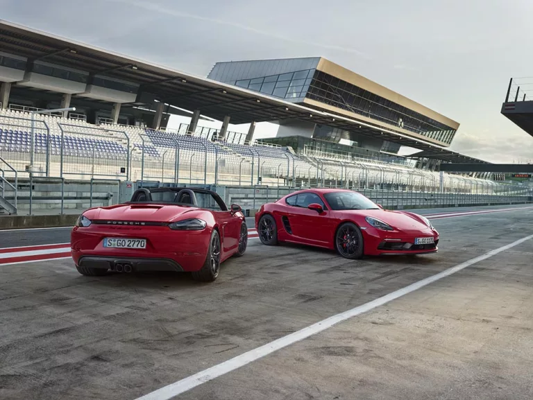 Porsche už v polovině roku přestane dodávat Boxster a Cayman, emise za tím ovšem nestojí. Nástupci jsou v nedohlednu