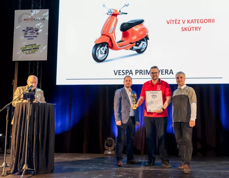 Vespa Primavera je skútrem roku 2024 v České republice