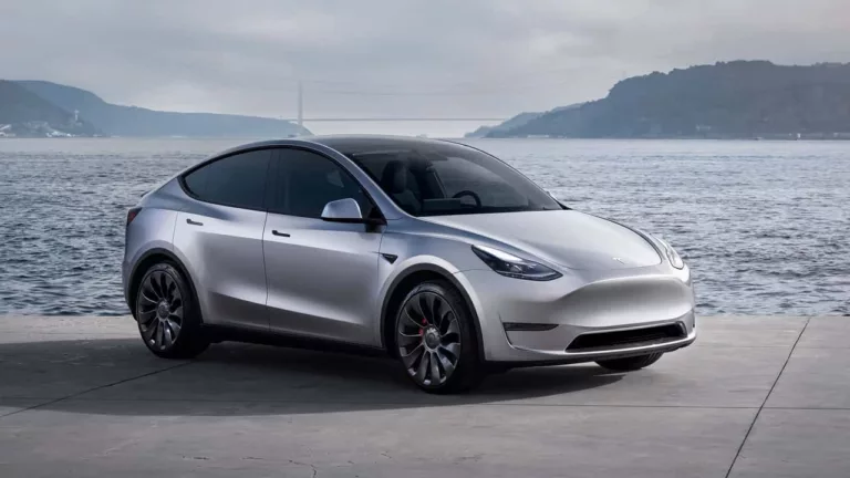 Tesla dává zpátečku. Zdražuje svůj nejprodávanější model