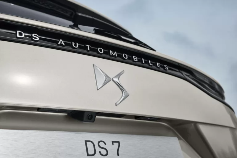 DS Automobiles přiváží nové verze modelů s označením PALLAS a ÉTOILE