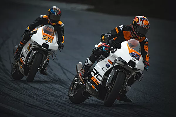 KTM RC 8C se představuje pro rok 2024 v limitované edici