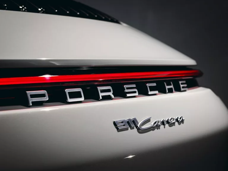 Hybridní Porsche 911 se ukáže už tento měsíc. Testy na Nürburgringu dopadly na výbornou