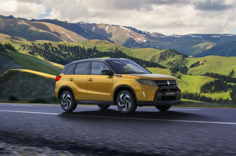 Suzuki Vitara se představuje po modernizaci. Pohon všech čtyř kol zůstal a je chytřejší