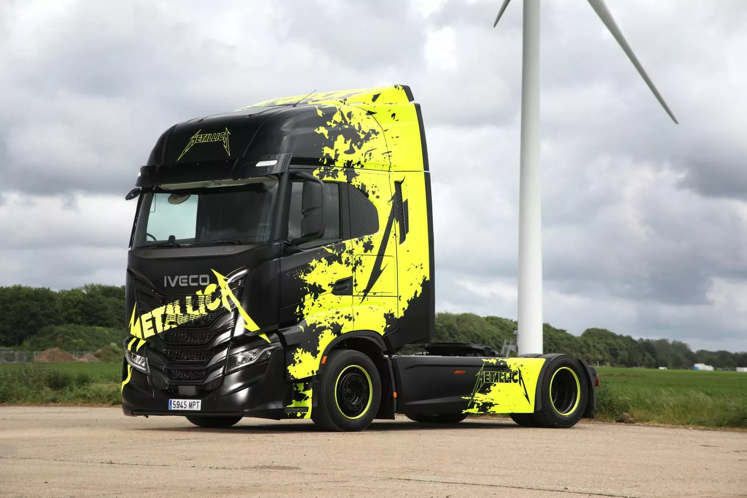 IVECO-S-Way-Metallica-livery