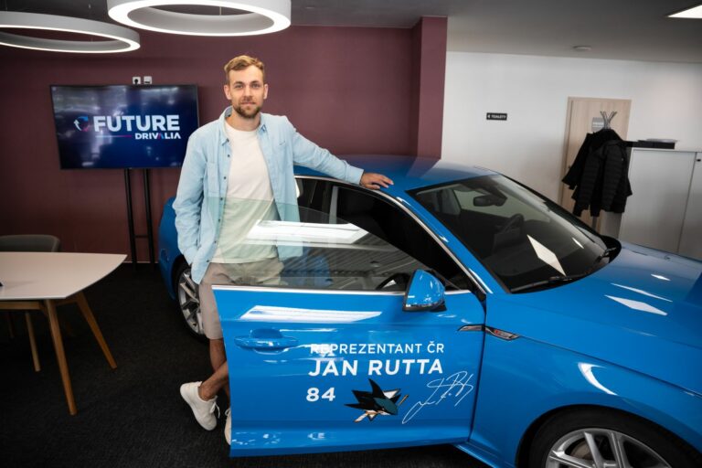 Hokejista Jan Rutta z NHL bude během pobytu v ČR jezdit v Audi A5 Sportback