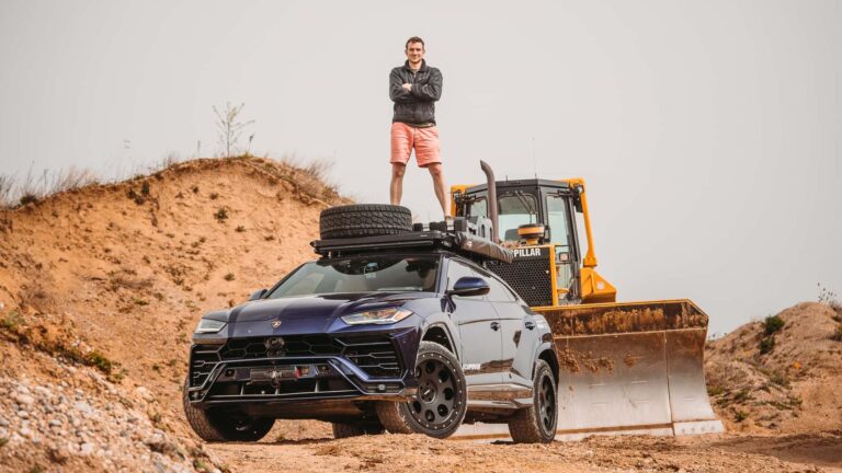 Nechal si Lamborghini Urus přestavět na offroadový speciál. Přestěhoval se do něj a užívá si svobody