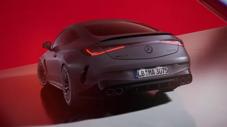 Mercedes-AMG vrátí u některých modelů místo čtyřválců pod kapotu osmiválce