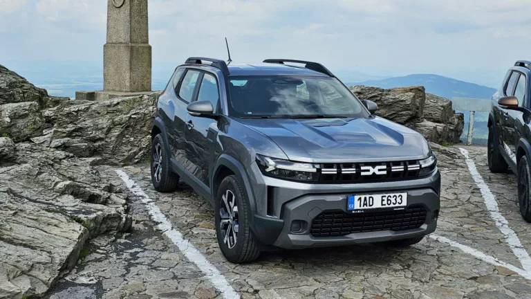 Dacia Duster je opět lepším autem. Svezli jsme se s novou generací oblíbeného crossoveru