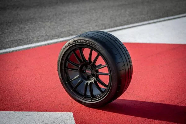 Nová kolekce pneumatik Pirelli pro Porsche 911: výkon inspirovaný motorsportem