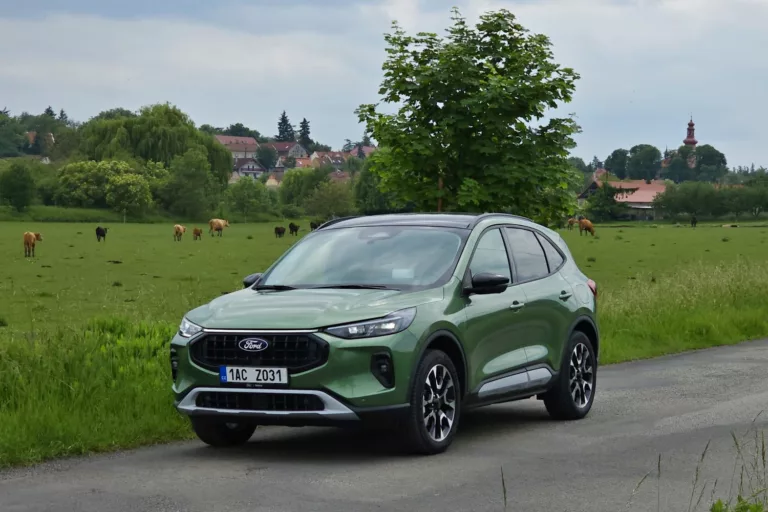 Test Ford Kuga 2.5 Duratec Hybrid AWD (2024)