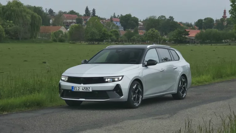 Test Opel Astra Sports Tourer GSe | plug-in hybrid (2024)