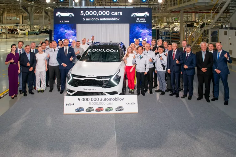 Kia slaví 5 milionů vyrobených vozů na Slovensku. Jubilantem byla hybridní Sportage