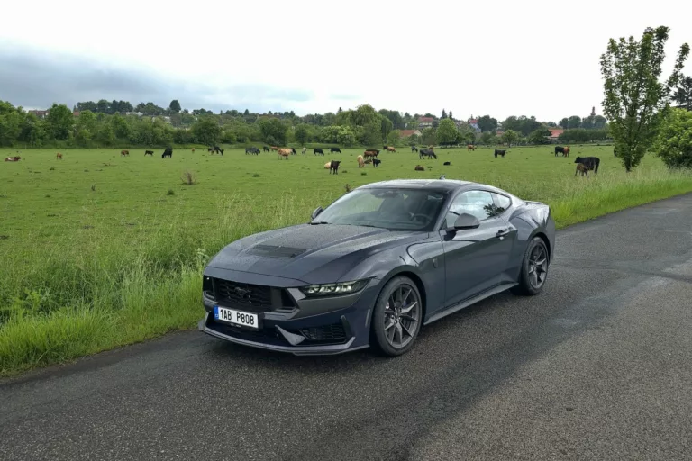 Test Ford Mustang Dark Horse (2024)