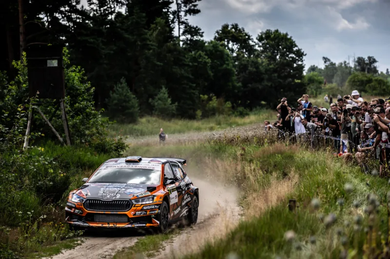 Bohemia Rally Mladá Boleslav nabídla dramatické a velmi vyrovnané souboje. Z vítězství se radovala posádka Dominik Stříteský/Jiří Hovorka, kteří se speciálem Škoda Fabia RS Rally2 závodí v barvách dealerského Auto Podbabská Škoda MOL Teamu a jsou v průběžném vedení MČR v rally 2024.