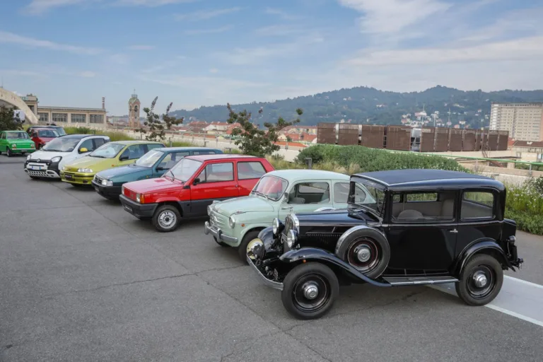 Fiat na střeše budovy Lingotto v Turíně oslavil 125. výročí. Uspořádal přehlídku svých historických modelů a ukázal spolupráci s Armanim