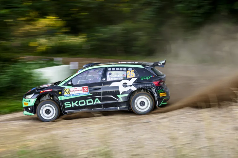 Lotyšská rally: Oliver Solberg s vozem Škoda Fabia RS Rally2 udělá vše pro vítězství v kategorii WRC2