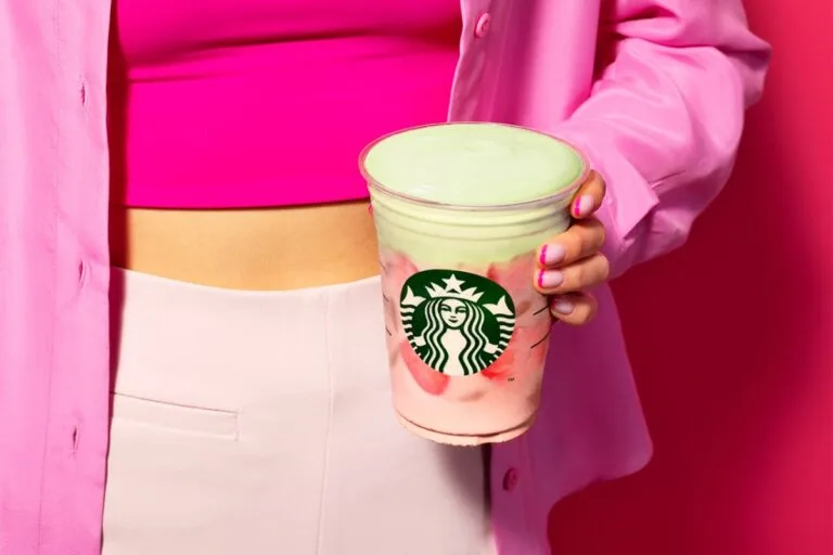 Starbucks si na letošní léto připravil speciální remixy drinků. Startuje krémové studené pěny