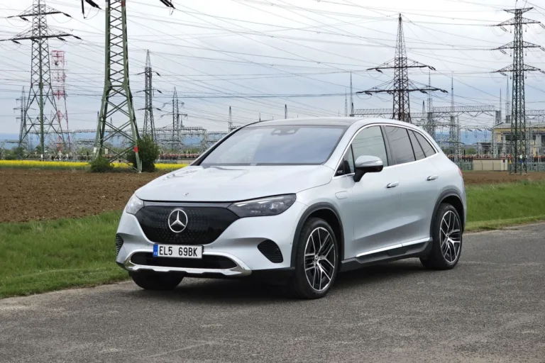 Elektromobilitě se nedaří, jak se očekávalo. I kvůli tomu bude Mercedes vyrábět hned dvě verze vlajkové lodi S