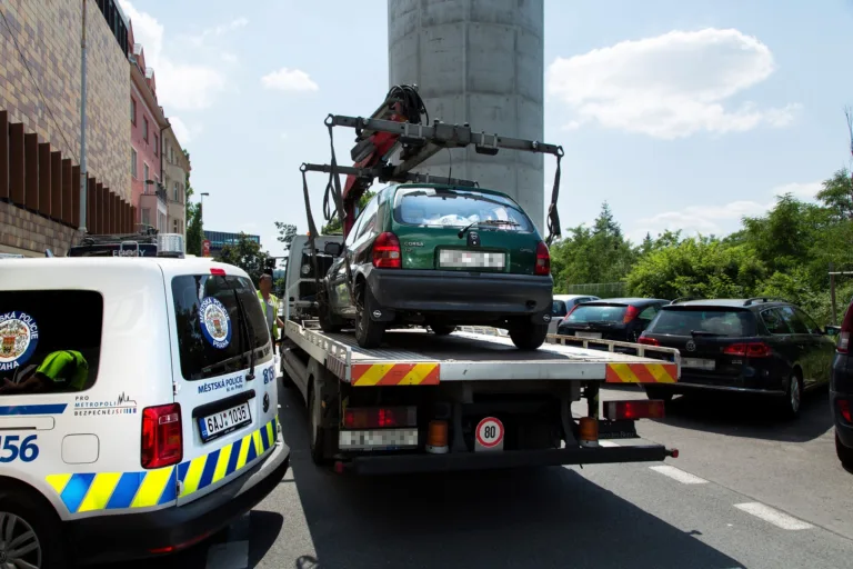 Víte, jak to funguje u městské policie s odtahy aut? Není to tak jasné a jednoduché, jak se zdá