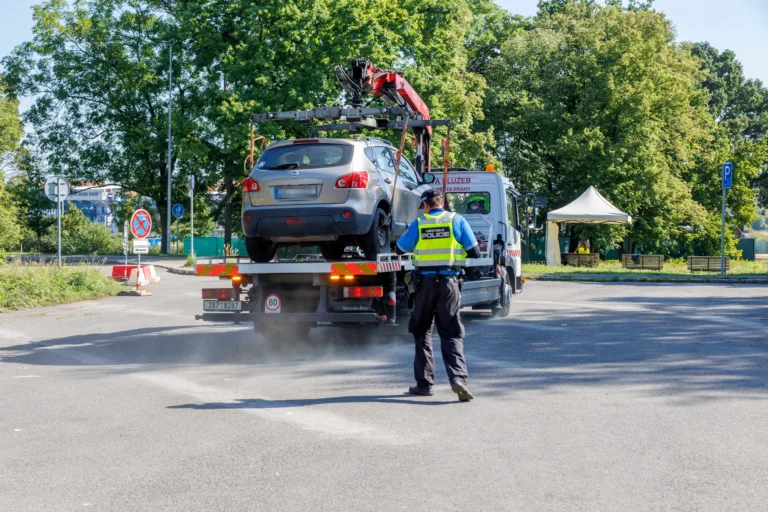 Odtahy za špatné parkování v Praze výrazně zdraží. Pořád je to ale prý málo