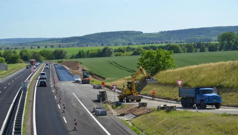 Příjezd do Prahy po dálnici D8 se zkomplikuje. Chystá se oprava Cínovecké ulice a přilehlých ramp